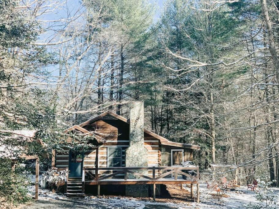 Hot Tub, Porch Swing Bed, Fire Pit, Aska Adventure Holiday home