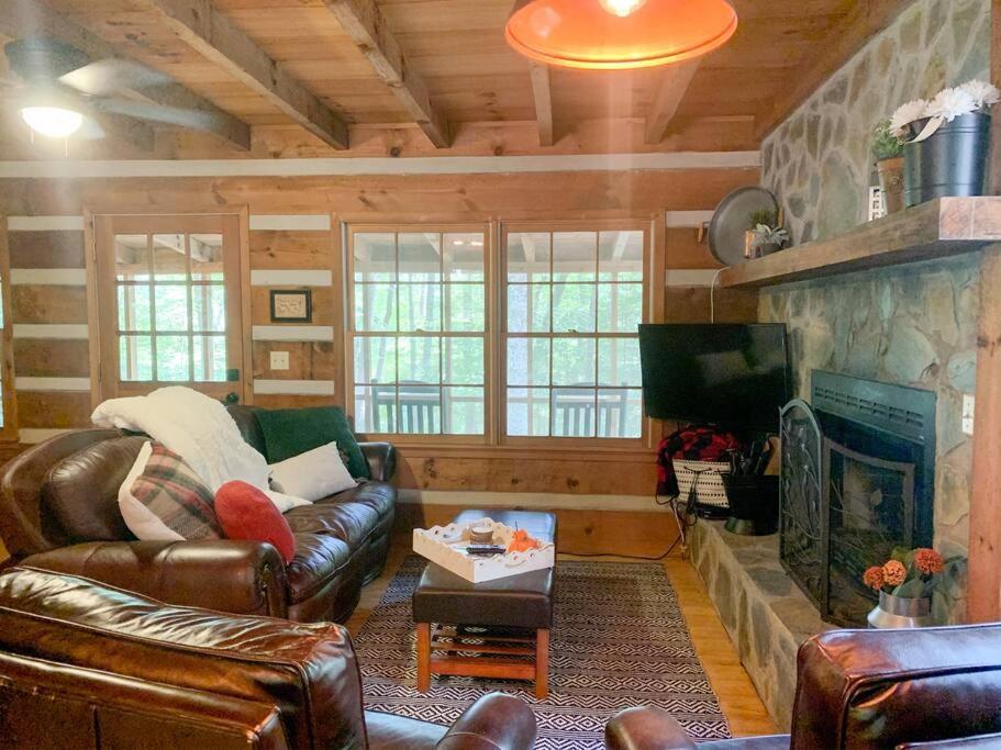 Hot Tub, Porch Swing Bed, Fire Pit, Aska Adventure Holiday home Blue Ridge