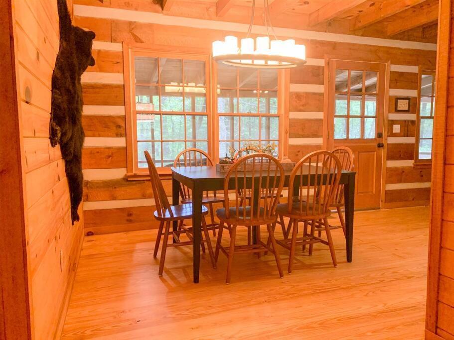 Hot Tub, Porch Swing Bed, Fire Pit, Aska Adventure *