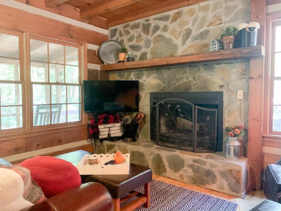 Holiday home Hot Tub, Porch Swing Bed, Fire Pit, Aska Adventure Blue Ridge