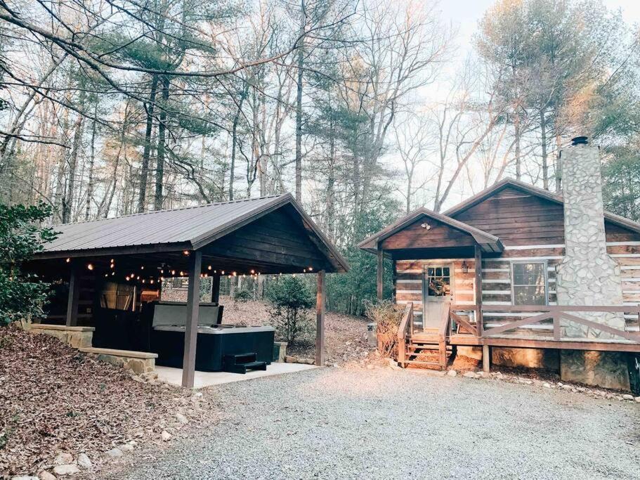 Hot Tub, Porch Swing Bed, Fire Pit, Aska Adventure Blue Ridge