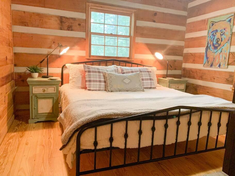 Hot Tub, Porch Swing Bed, Fire Pit, Aska Adventure Holiday home *